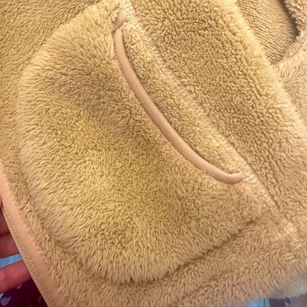 Tan Reversible fuzzy jacket sz M - Picture 8 of 9